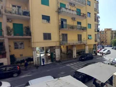 Appartamento in Affitto ad Napoli - 720 Euro