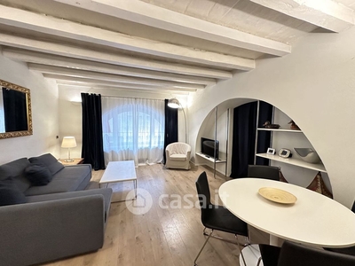 Appartamento in Affitto in Via Gaspare Rosales a Milano