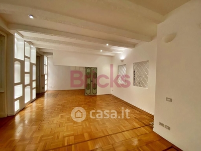 Appartamento in Affitto in Via San Giovanni sul Muro 18 a Milano