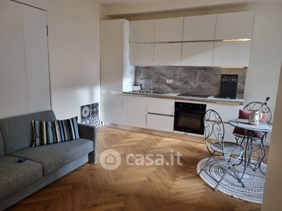 Appartamento in Affitto in Via San Gregorio 3 a Milano