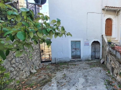 Appartamento in vendita a Pozzaglia Sabina