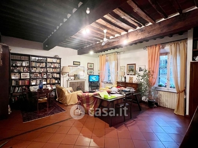 Appartamento in Vendita in Via del Battistero a Lucca
