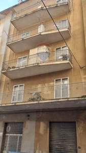 Appartamento in VIA ALESSANDRO MANZONI, Caltagirone, 5 locali, 1 bagno
