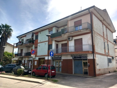 Appartamento in Via Enzo Ferrari, Castrolibero, 2 bagni, posto auto