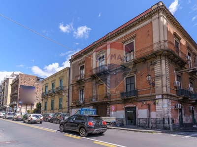 Appartamento in Via Etnea, Catania, 5 locali, 2 bagni, arredato