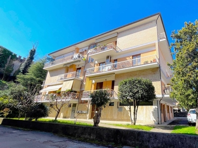 Appartamento in Via Foligno, Ascoli Piceno, 7 locali, 2 bagni, 150 m²