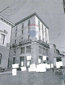 Appartamento in Via fratelli cremona, Pavia, 6 locali, 1 bagno, 140 m²