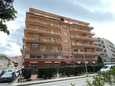 Appartamento in Via Medici, Sant'Agata di Militello, 1 bagno, 138 m²