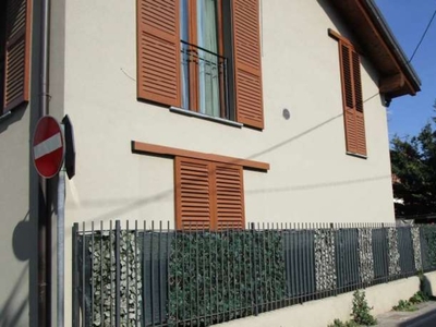 Bilocale in Via Cascina Caviana 4, Verano Brianza, 1 bagno, garage