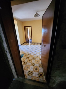 Bilocale in Via paesano, Salerno, 1 bagno, 75 m², classe energetica G
