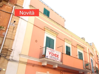 Casa indipendente a Capurso, 4 locali, 2 bagni, 160 m², buono stato