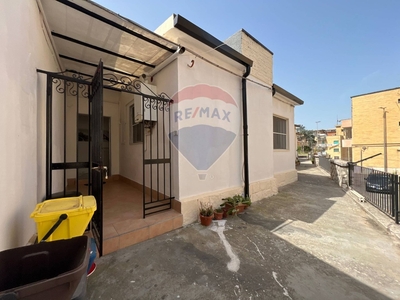 Casa indipendente a Matera, 3 locali, 2 bagni, 75 m² in vendita