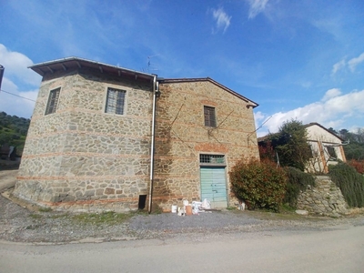 Casa colonica a Serravalle Pistoiese, 10 locali, 425 m² in vendita