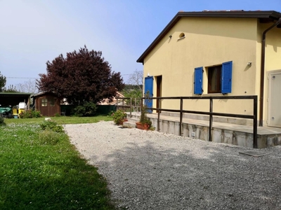 Casa indipendente ad Ancona, 6 locali, 2 bagni, giardino privato