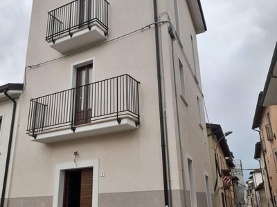 Casa indipendente in affitto a L'Aquila