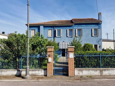 Casa Indipendente in Affitto ad Sant`urbano - 1000 Euro