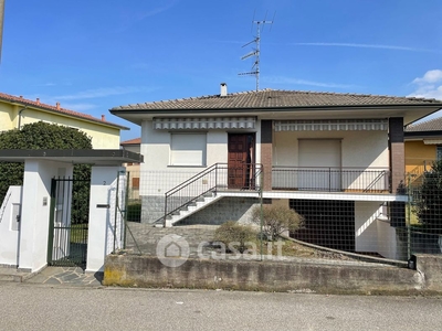 Casa indipendente in Affitto in Via Morelli a Varano Borghi