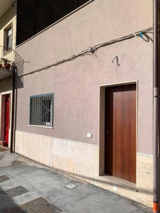 Casa indipendente in vendita a Gravina Di Catania