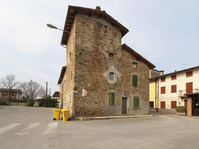 Casa indipendente in vendita a Lesignano De' Bagni
