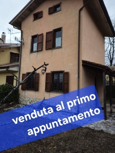 Casa indipendente in vendita a Rocca Di Cambio