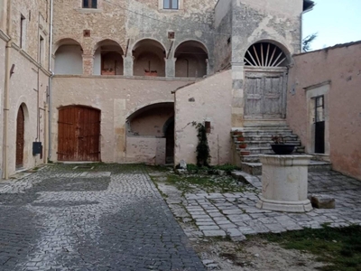 Casa indipendente in vendita a Tione Degli Abruzzi