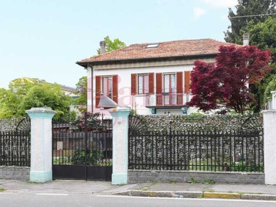 Casa Indipendente in Vendita ad Cabiate - 288000 Euro