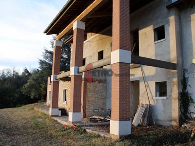 Casa Indipendente in Vendita ad Cornedo Vicentino - 270000 Euro