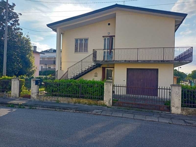 Casa Indipendente in Vendita ad Selvazzano Dentro - 230000 Euro