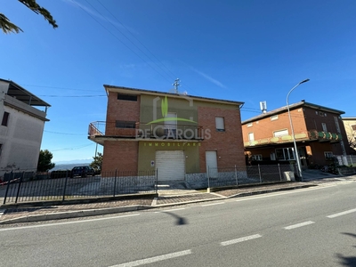 Casa indipendente in Via Borgo da Monte, Monteprandone, 8 locali