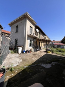 Casa indipendente in Via Carlo Collodi 11, Legnano, 5 locali, 2 bagni