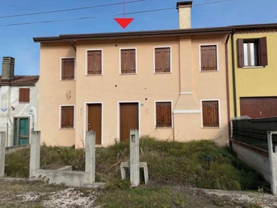 Casa indipendente in Via Livelli, Piacenza d'Adige, 10 locali, 1 bagno