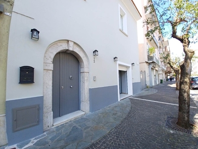 Casa indipendente in Via Umberto Nobile 70, Eboli, 5 locali, 3 bagni