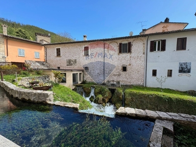 Casa semindipendente in Località rasiglia, Foligno, 3 locali, 1 bagno