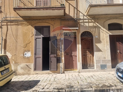 Casa semindipendente in Via Gen. Scrofani, Ragusa, 4 locali, 2 bagni