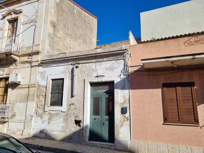 Casa semindipendente in Via procida, Avola, 1 locale, 1 bagno, 34 m²