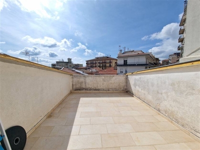 Mansarda a Ragusa, 3 locali, 1 bagno, 70 m², 3° piano, terrazzo