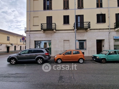 Negozio/Locale commerciale in Affitto in Corso Giovanni Randaccio 2 a Vercelli