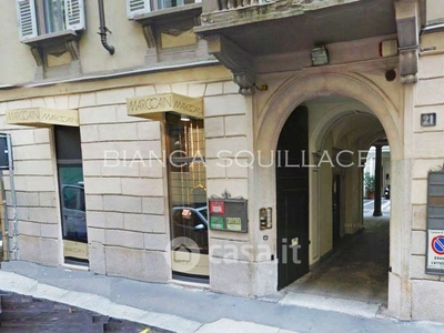 Negozio/Locale commerciale in Affitto in Via Borgospesso a Milano