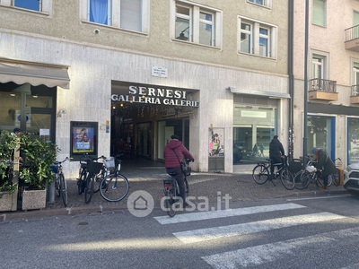 Negozio/Locale commerciale in Affitto in Via Leonardo Da Vinci a Bolzano