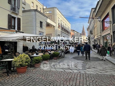Negozio/Locale commerciale in Affitto in Via Roma a Mantova