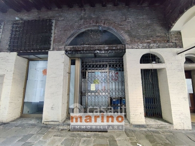 Negozio/Locale commerciale in Affitto in Via Zabarella a Padova
