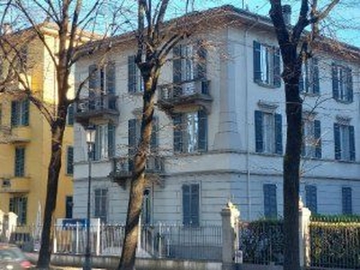 Palazzo in Vendita in Viale Italo e Cleofonte Campanini a Parma