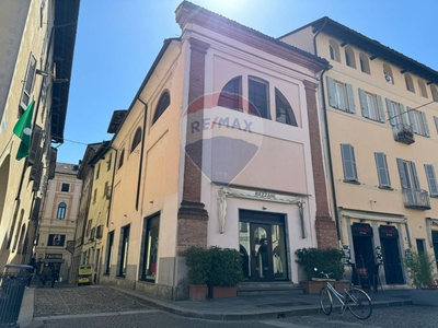 Palazzo in Via Della Zecca, Pavia, 1 bagno, 300 m², multilivello