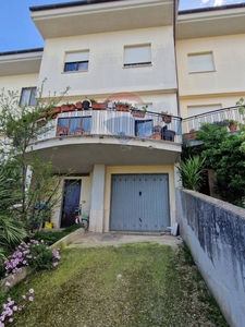 Villa a schiera a Porto Recanati, 8 locali, 3 bagni, giardino privato
