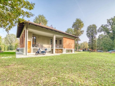 Prestigiosa villa di 262 mq in vendita Strada Stupinigi, 106, Orbassano, Provincia di Torino, Piemonte