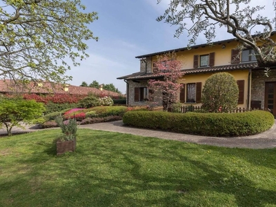 Esclusiva villa di 366 mq in vendita Via Fratelli Cairoli, 12, Besana in Brianza, Lombardia
