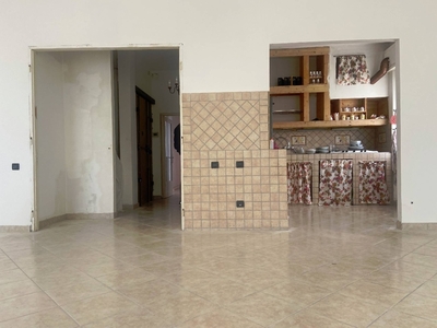 Appartamento in Corso Matteotti, Cecina, 5 locali, 1 bagno, 114 m²