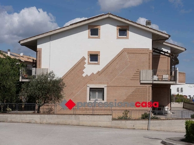 Quadrilocale in Via bernardino ghetti 15, Recanati, 2 bagni, 130 m²