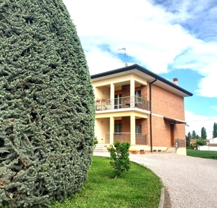 Quadrilocale in Via buttifredo, Ferrara, 1 bagno, giardino in comune