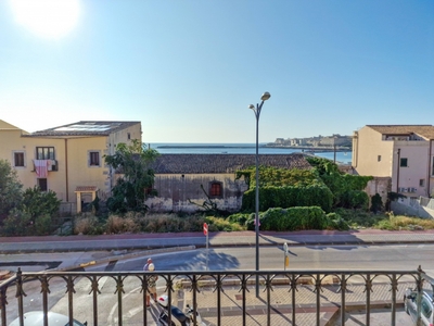 Quadrilocale in Via Cuma, Siracusa, 1 bagno, 95 m², 1° piano